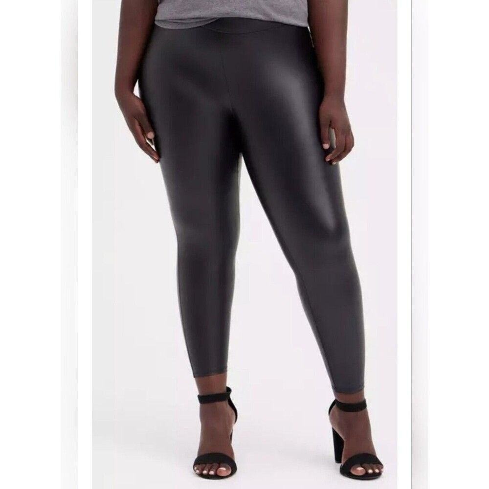 NWOT Torrid 1 Black Faux Leather High-Rise Leggings CY-3860